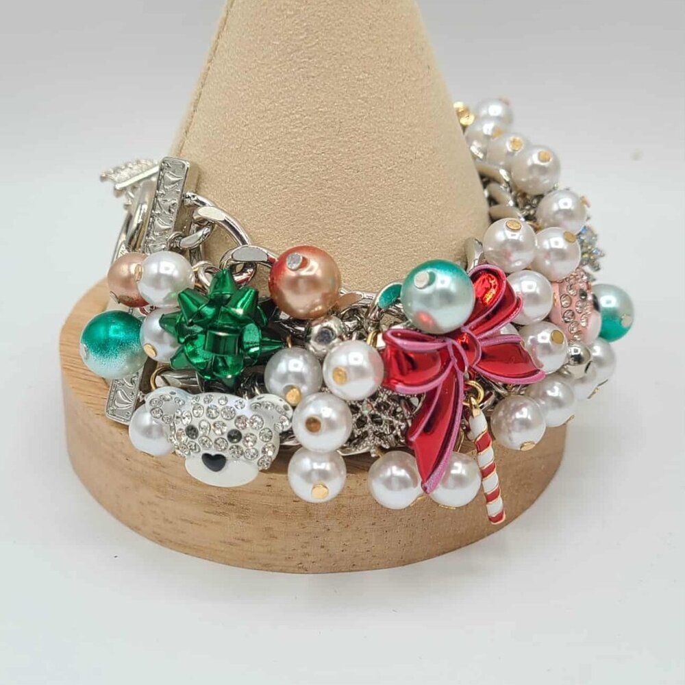 Betsey Johnson Holiday Baubles Charm Bracelet NWT! NEW!